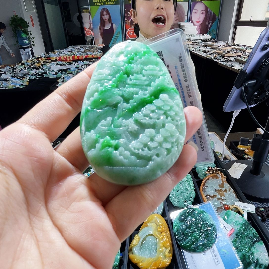 颈饰未镶嵌翡翠一