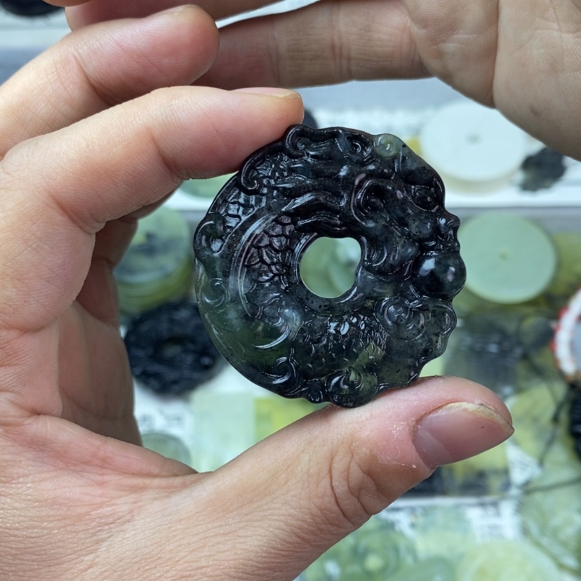 【闪购商品】岫玉颈饰未镶嵌岫玉龙鱼吊坠