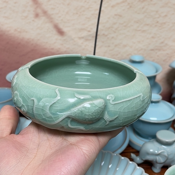摆件豆绿锦鲤祥云烟灰缸微微瑕