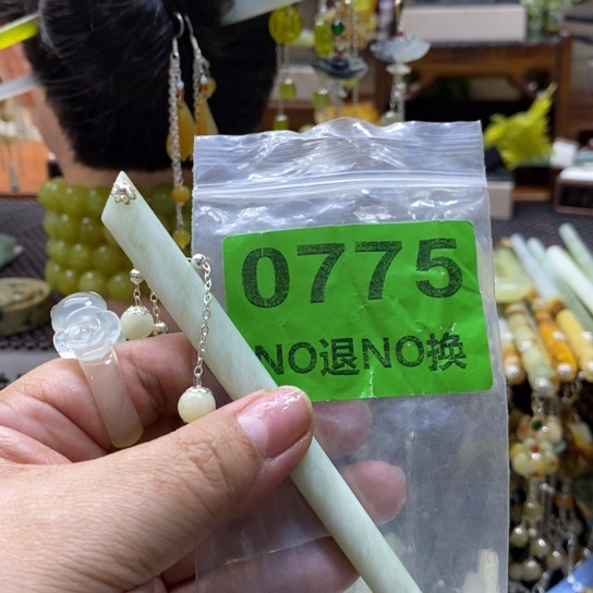 沙***着蛇纹石玉未镶嵌发饰