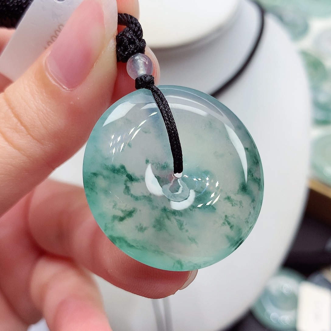 颈饰未镶嵌翡翠翡翠102，30.3/5.7