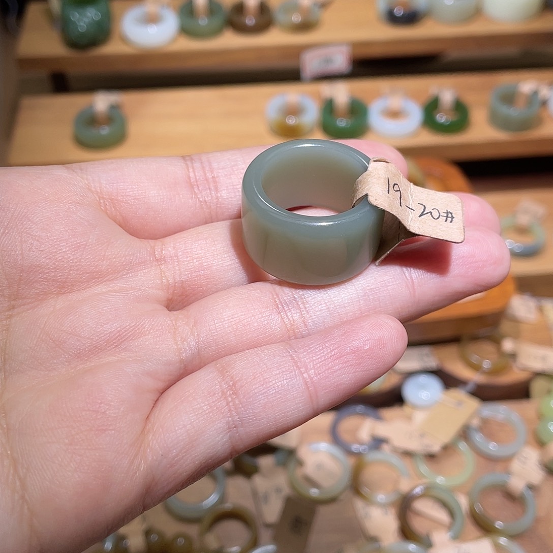 小****和田玉未镶嵌戒指19.1