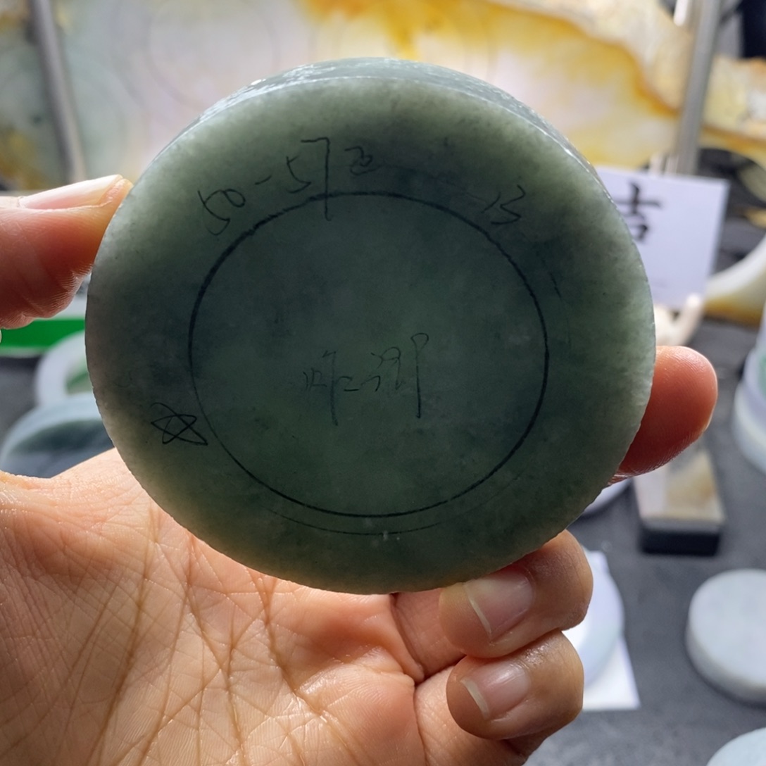 定制翡翠未镶嵌翡翠手镯