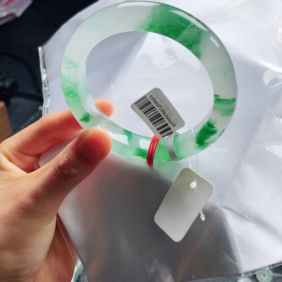 婧***石英质玉手镯56未镶嵌