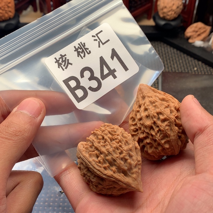 文玩核桃吊坠原树鸡心
