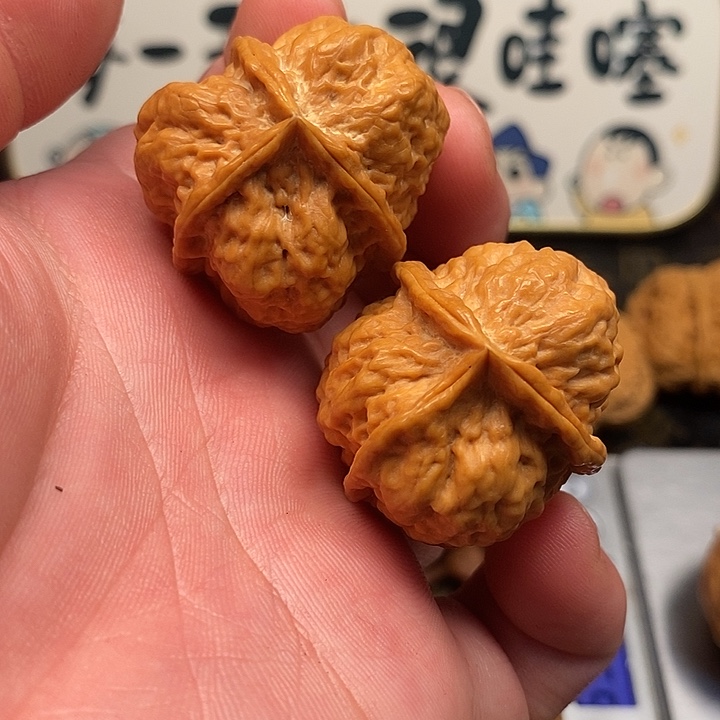 文玩核桃把件牡丹三愣37