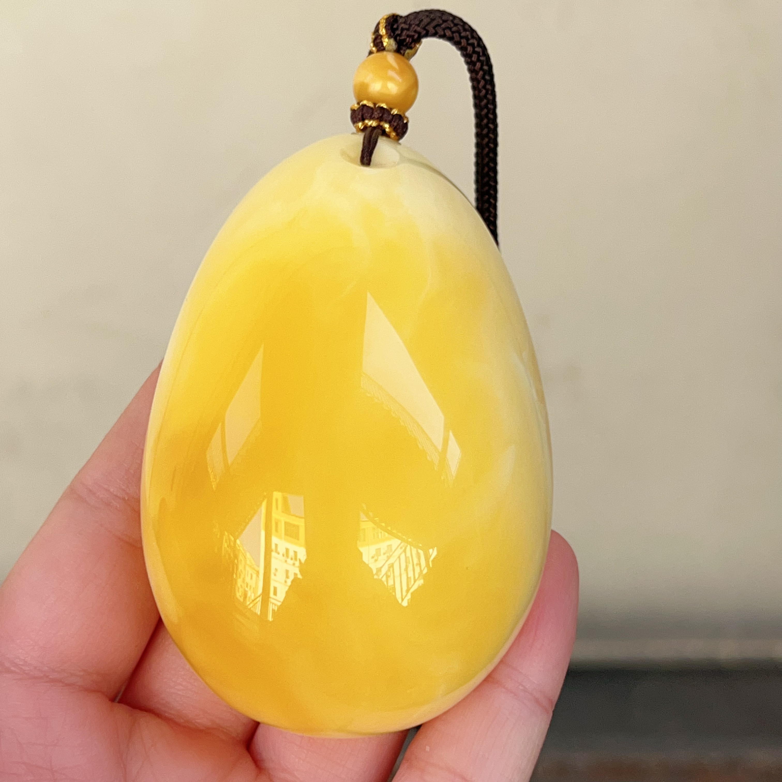 超美俄料黄白花蜜蜡大水滴，满浓蜡飘花，超霸气，82克，尺寸74-50-34