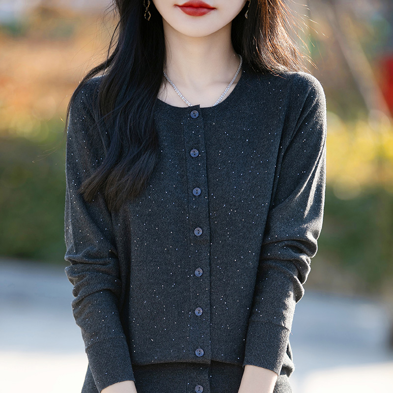 秋季新款精纺羊毛珠片圆领经典百搭针织开衫上衣女
