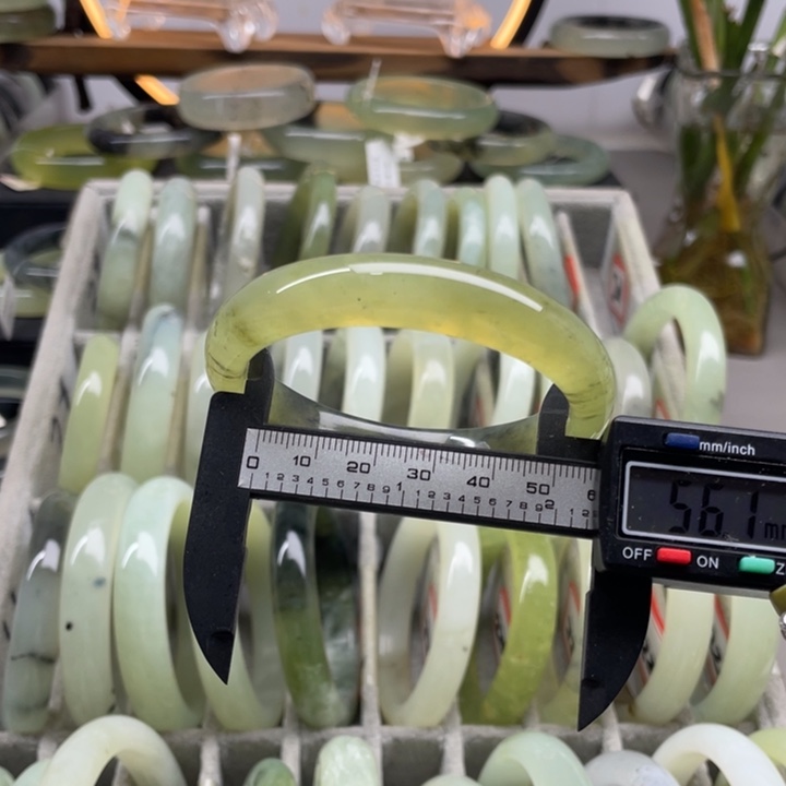 蛇纹石玉手镯未镶嵌201