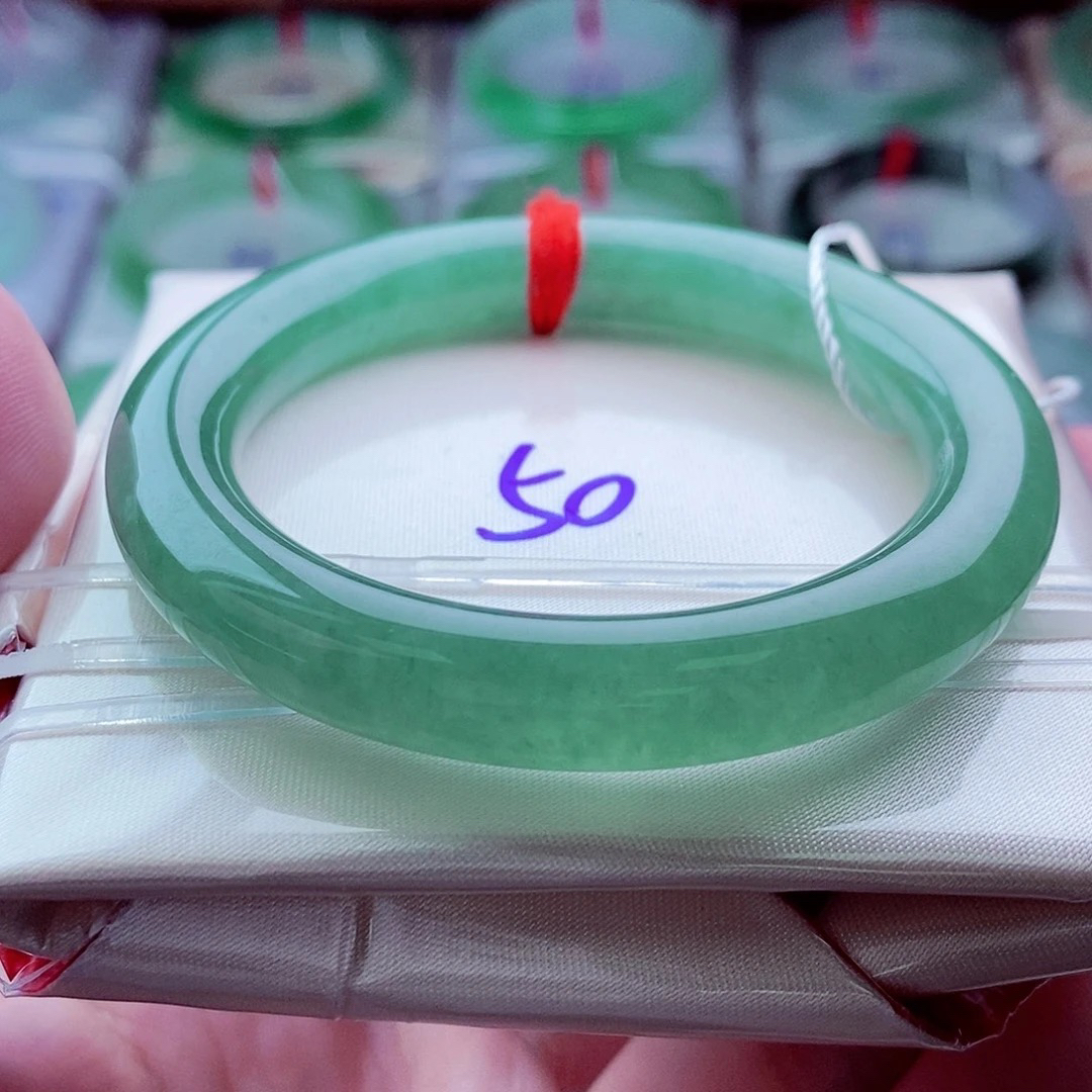 0341圆50冰满绿典雅气质纯净天然缅甸翡翠A货传承49.2，9.2，9.9