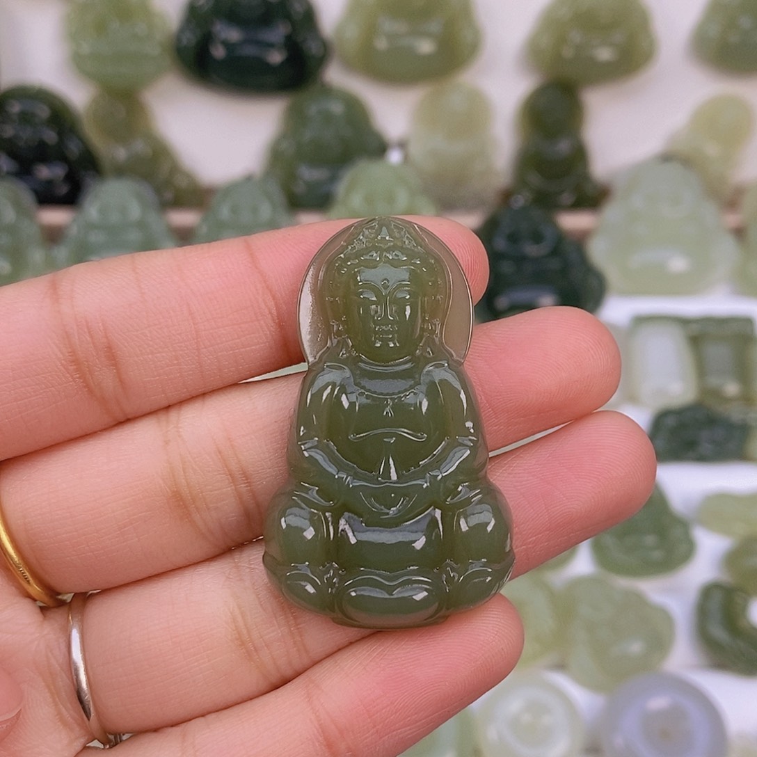 陈****和田玉未镶嵌颈饰