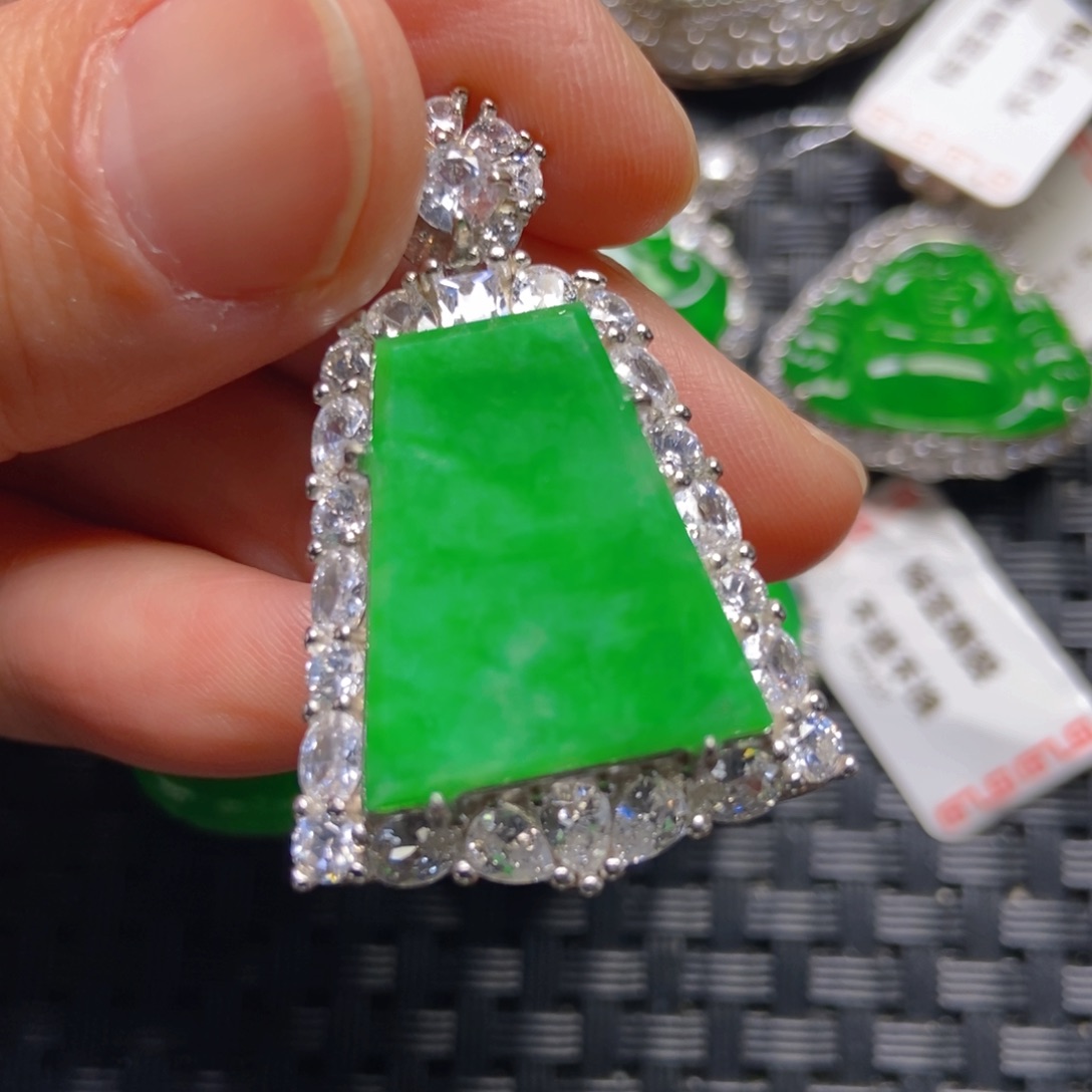 翡翠银S925镶嵌颈饰无事吊坠