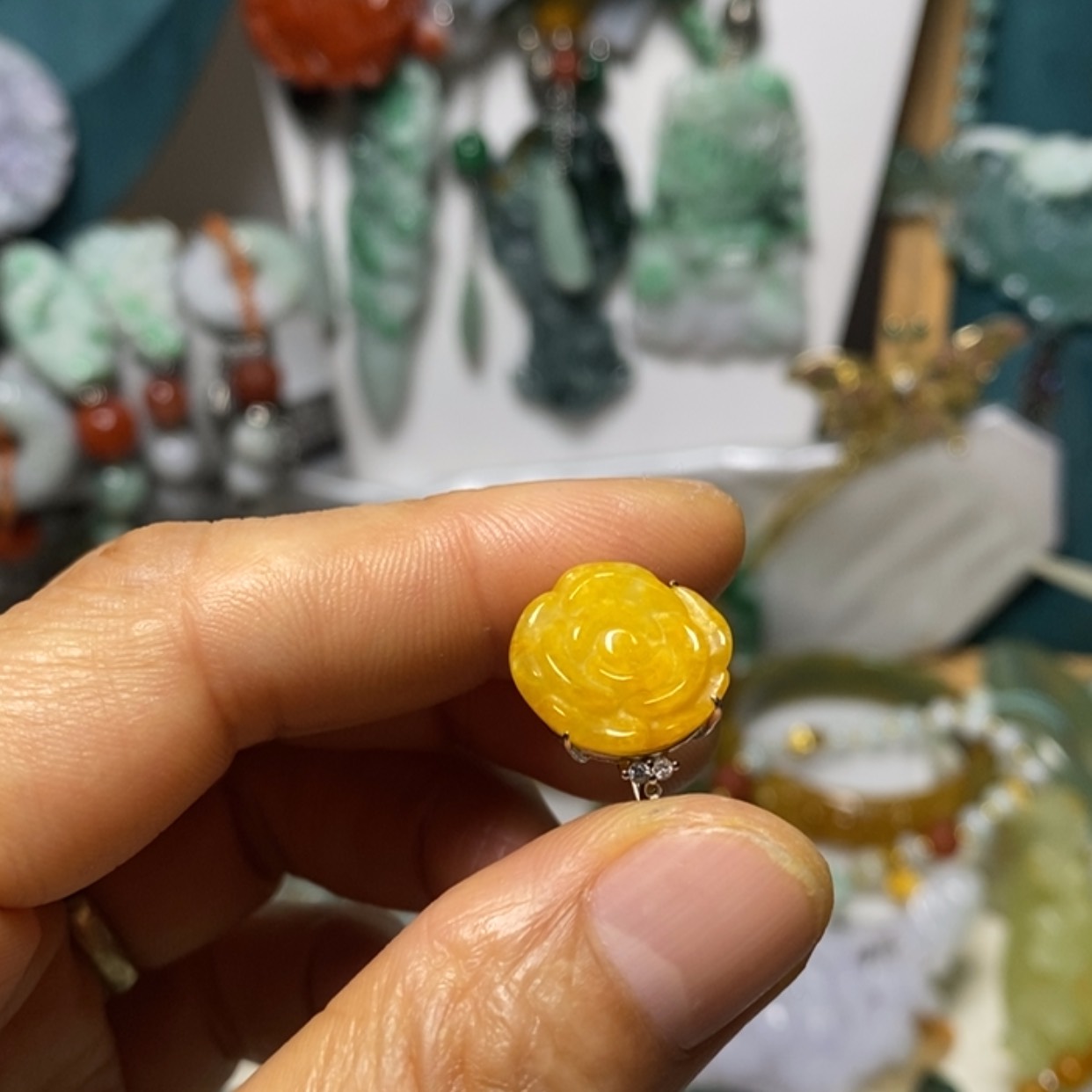 【闪购商品】翡翠吊坠(赠链)未镶嵌