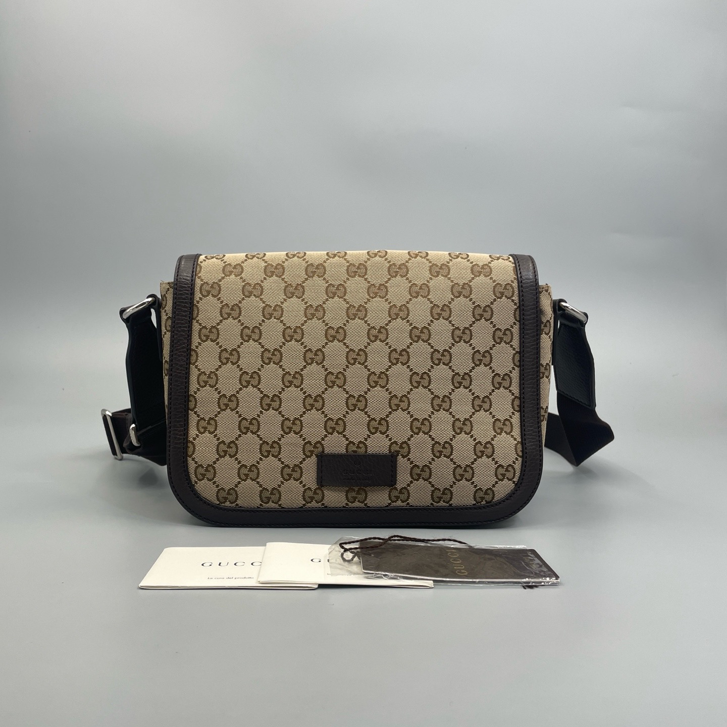 95新 GUCCI/古驰 帆布老花邮差斜挎包 黑标029 尺寸26*19 A3853