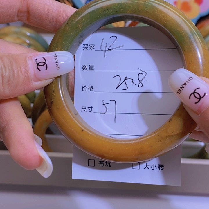 蛇纹石玉手镯未镶嵌是**呀