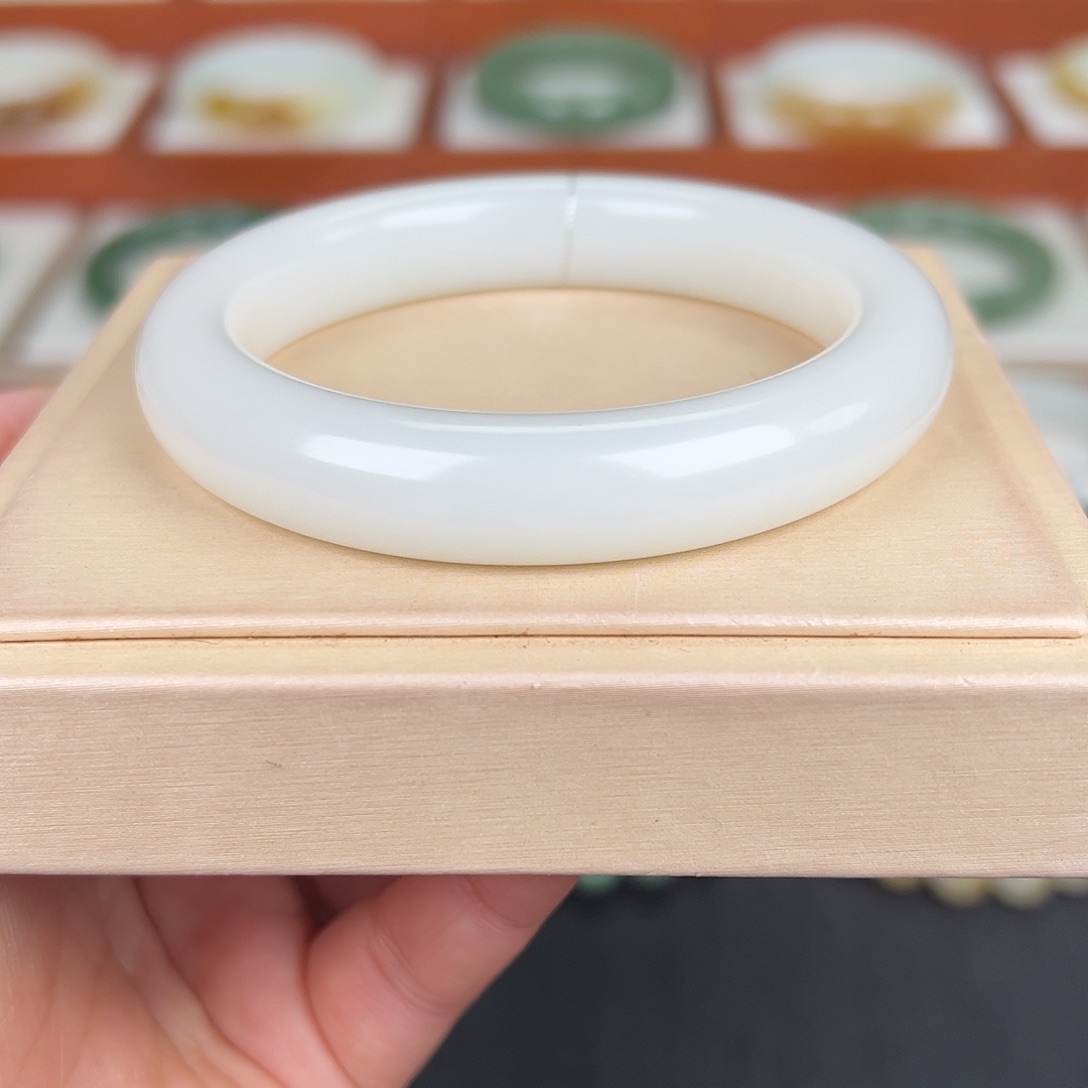 和田玉未镶嵌手镯白玉暖白