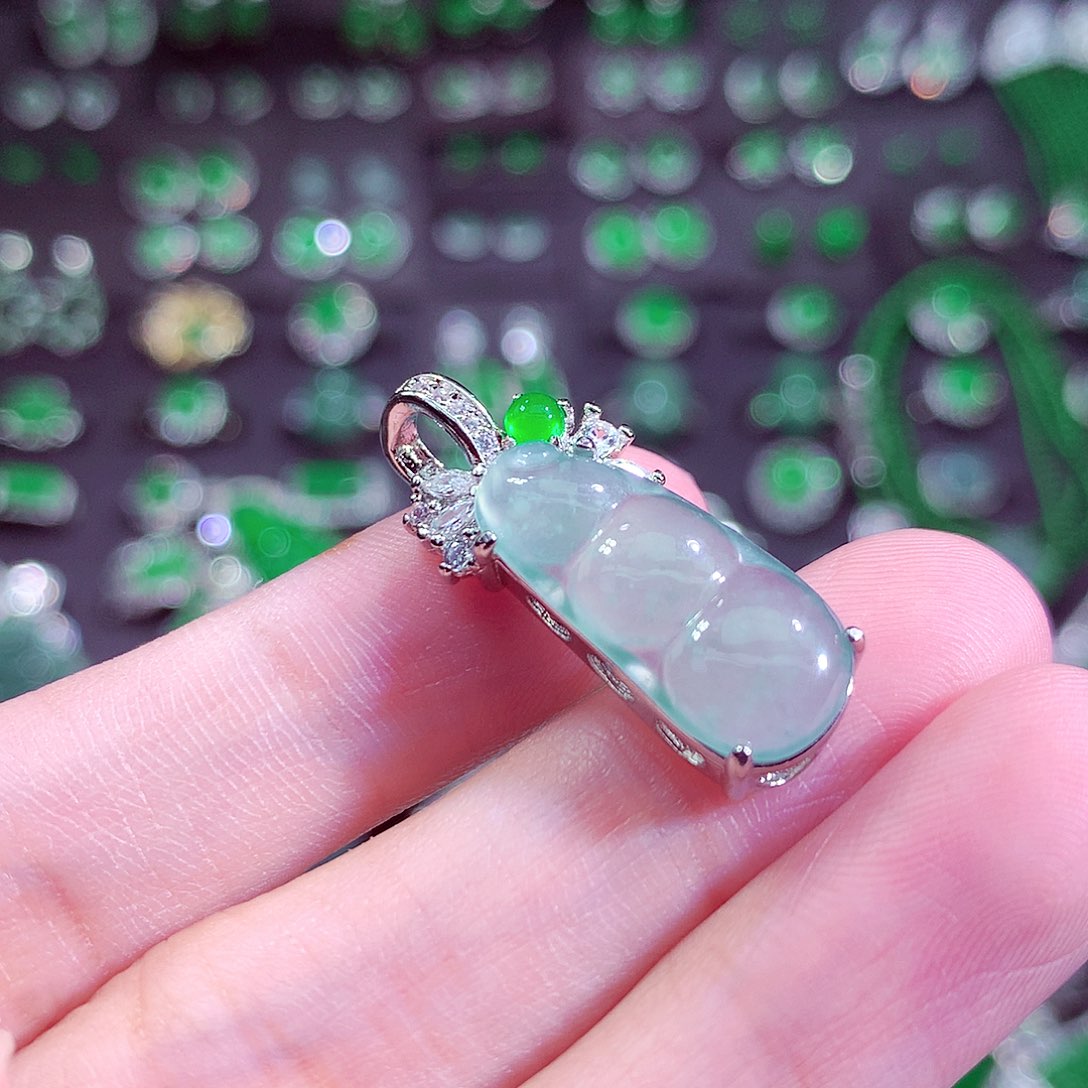 翡翠未镶嵌颈饰天然