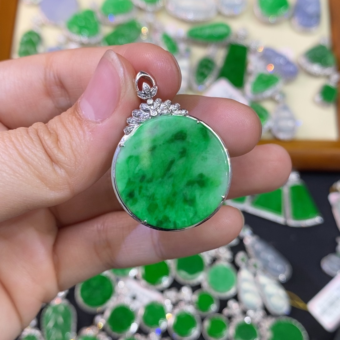 翡翠吊坠(不含链)18K金镶嵌