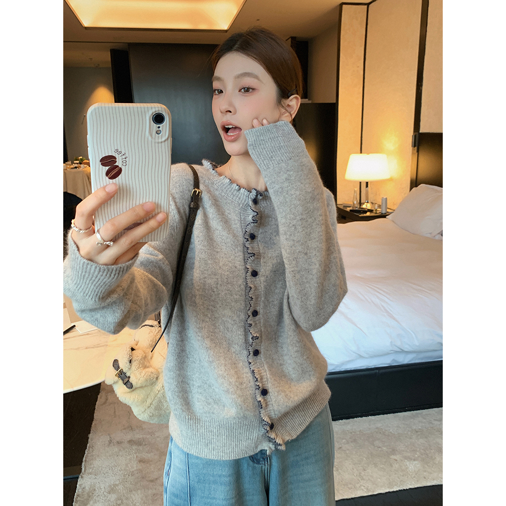 张贝贝 芋泥奶芙 绵羊毛＋浣熊毛 撞色木耳边针织毛衣