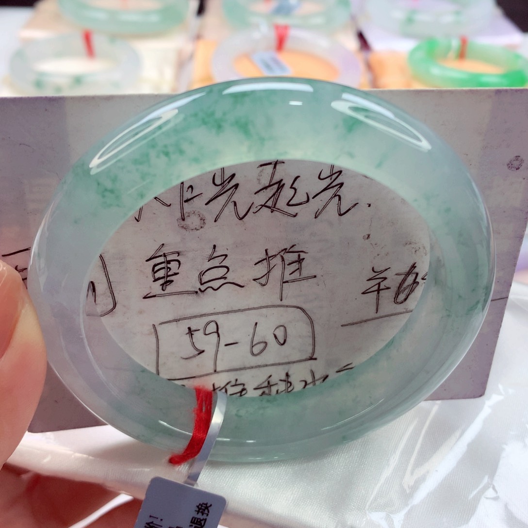 翡翠手镯未镶嵌师妹