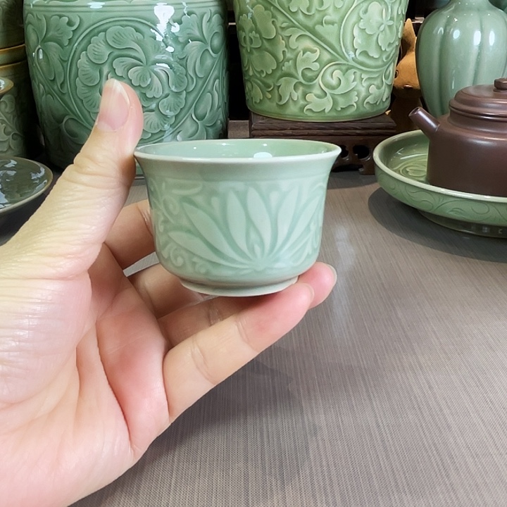 耀州窑井栏莲纹小茶盏一只