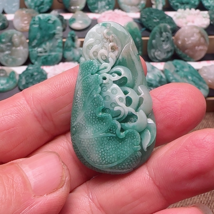 境***生独山玉未镶嵌颈饰