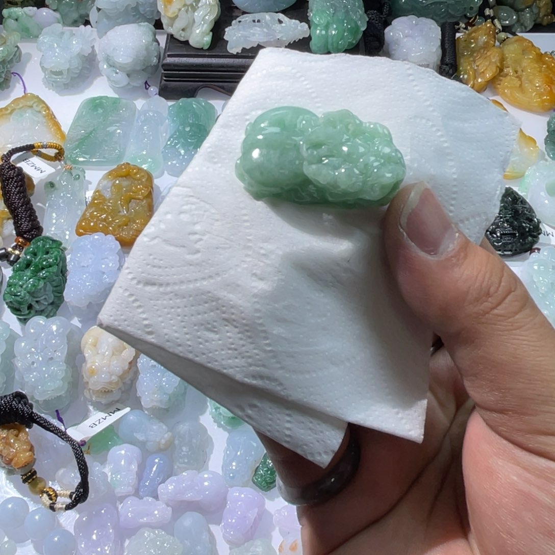 翡翠颈饰未镶嵌天然