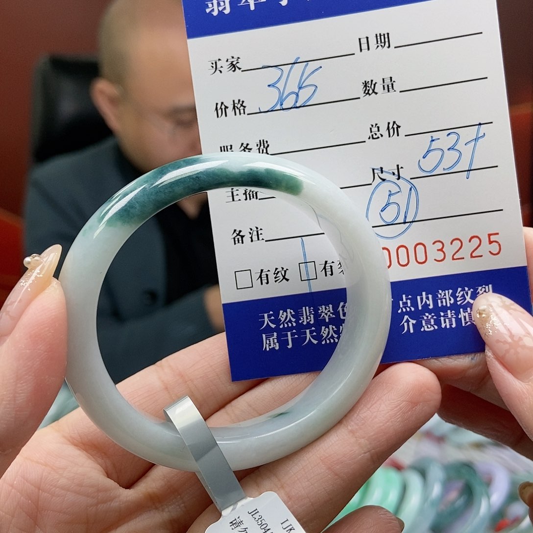 翡翠手镯未镶嵌53贵
