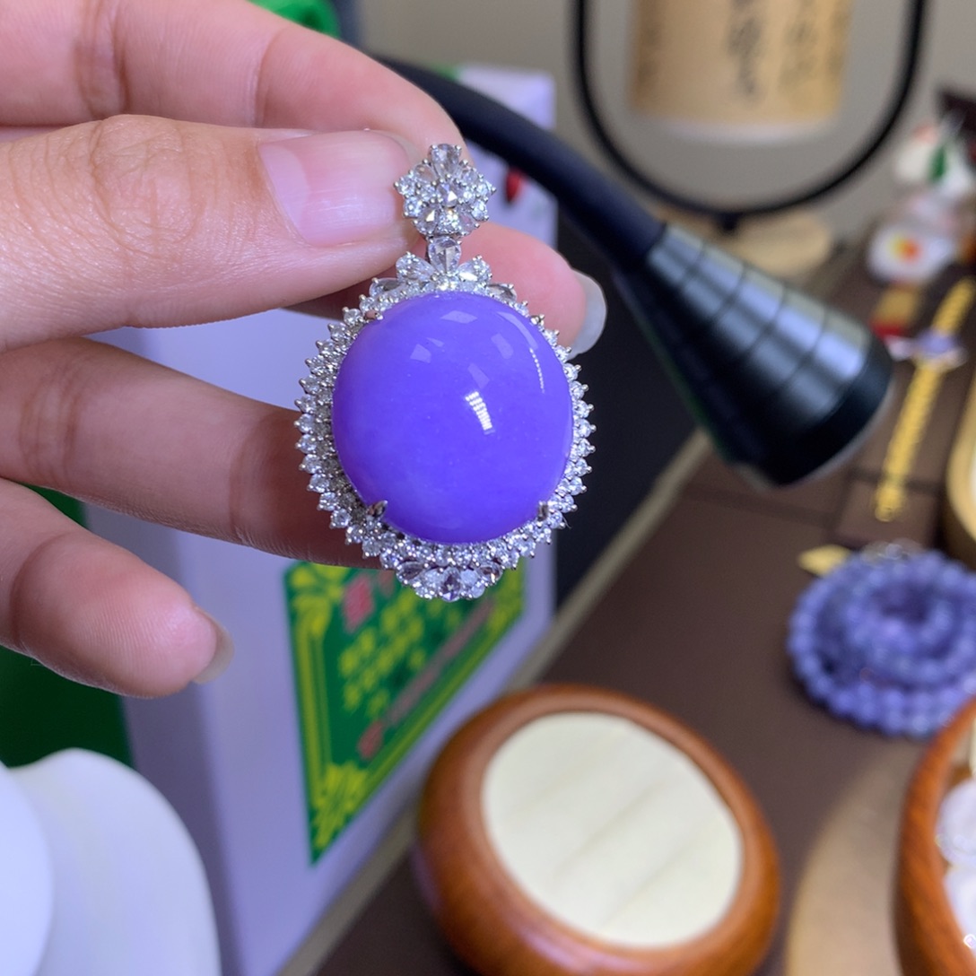 翡翠颈饰18K金镶嵌翡翠