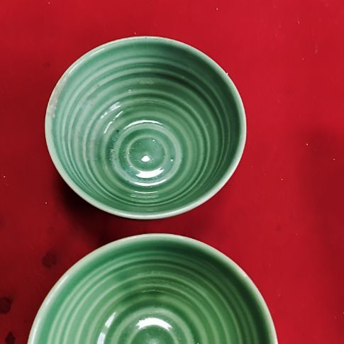 瓷片瓷片，各种摆件，盘，碗，沙锅，均有瑕疵。