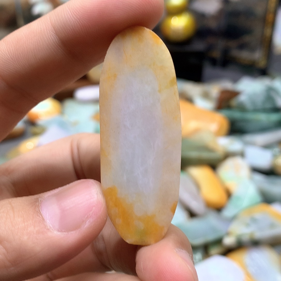 翡翠耳饰未镶嵌翡翠