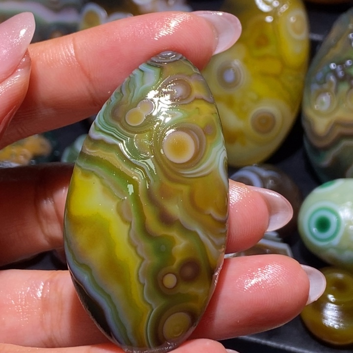 玛瑙/玉髓未镶嵌珠宝奇石80