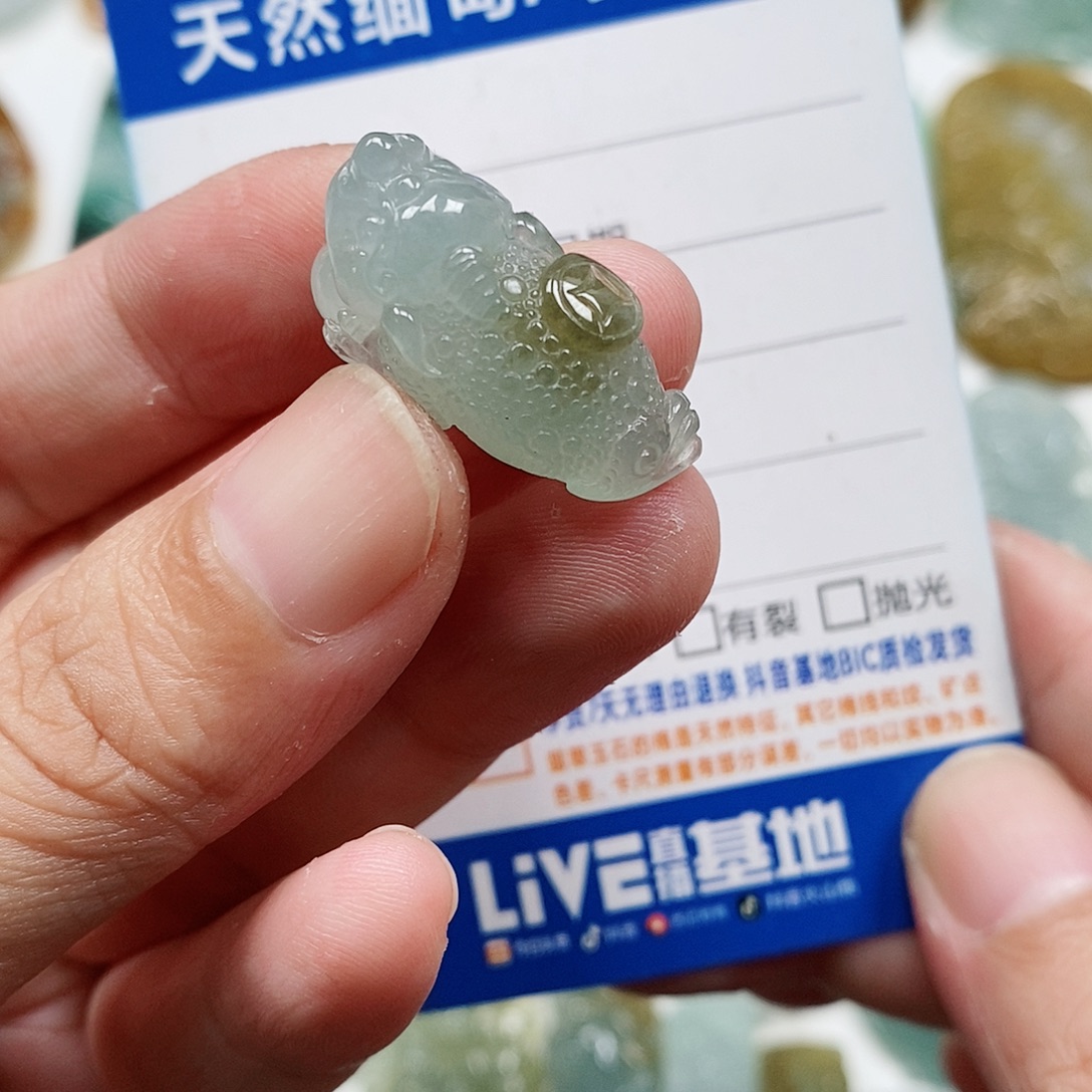 翡翠未镶嵌颈饰金蟾