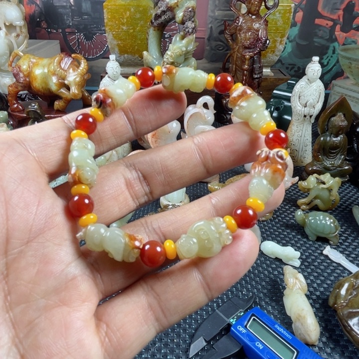 和田玉颈饰未镶嵌