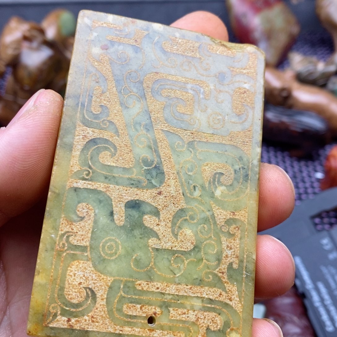 蛇纹石玉颈饰足银镀金镶嵌