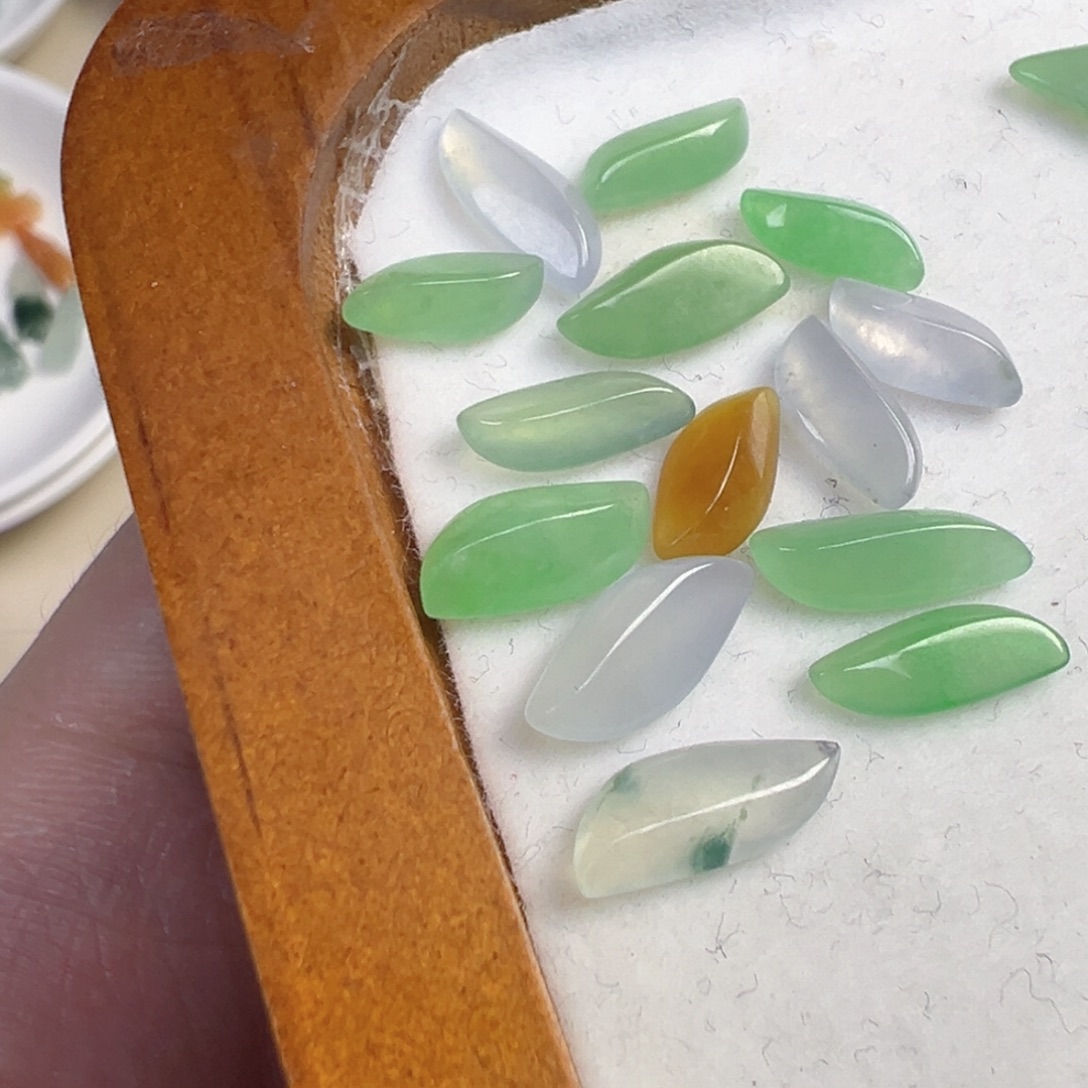 翡翠散珠随行马眼一颗