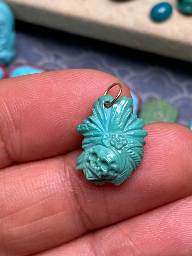 原矿绿松石骷髅侧挂，18k金环，尺寸：17/13/6mm