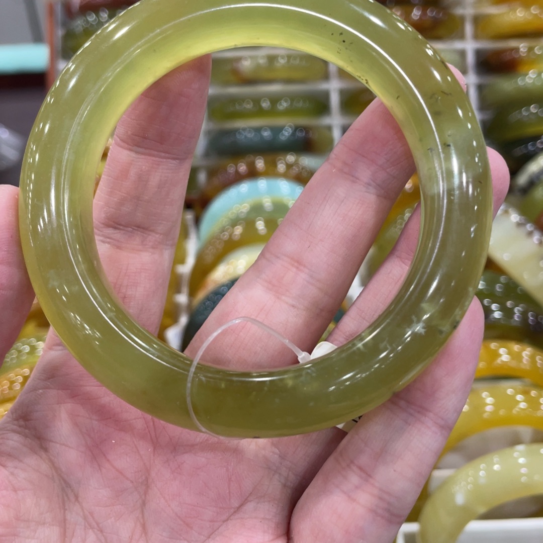 蛇纹石玉未镶嵌手镯