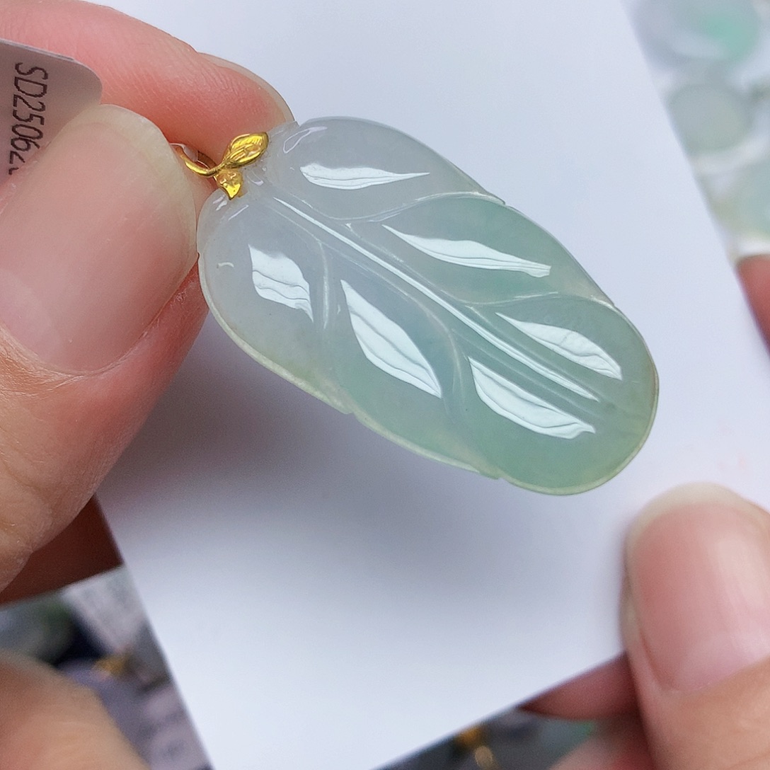 翡翠18K金镶嵌颈饰3566889