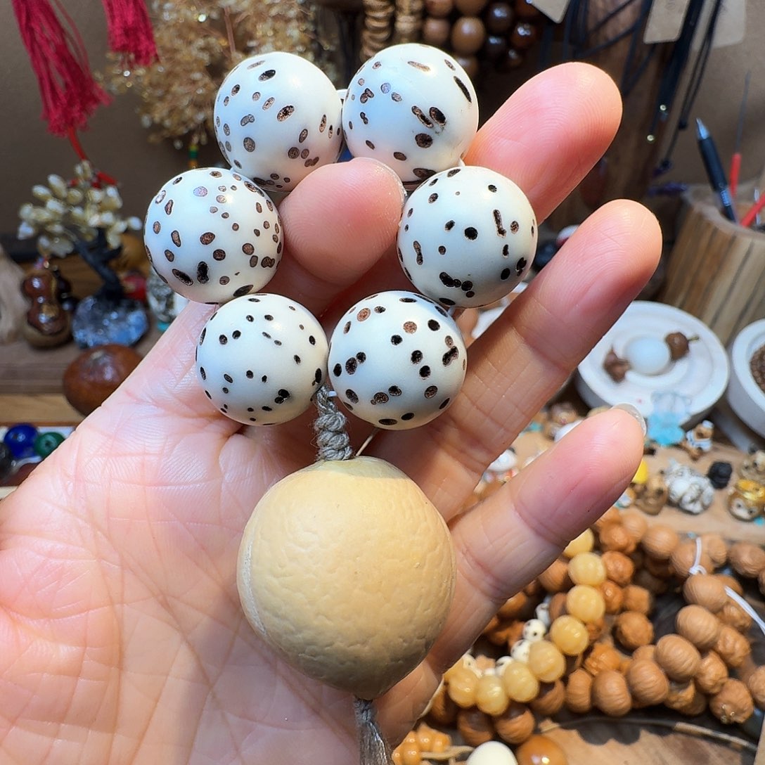 柏香籽/百香籽吊坠菩提树和树