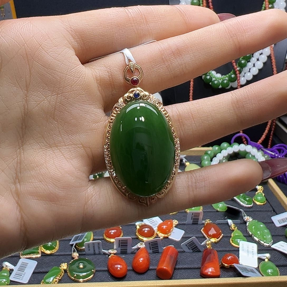 和田玉18K金镶嵌吊坠(赠链)