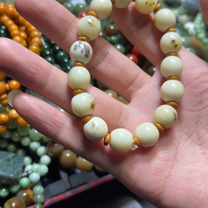 蛇纹石玉未镶嵌手链