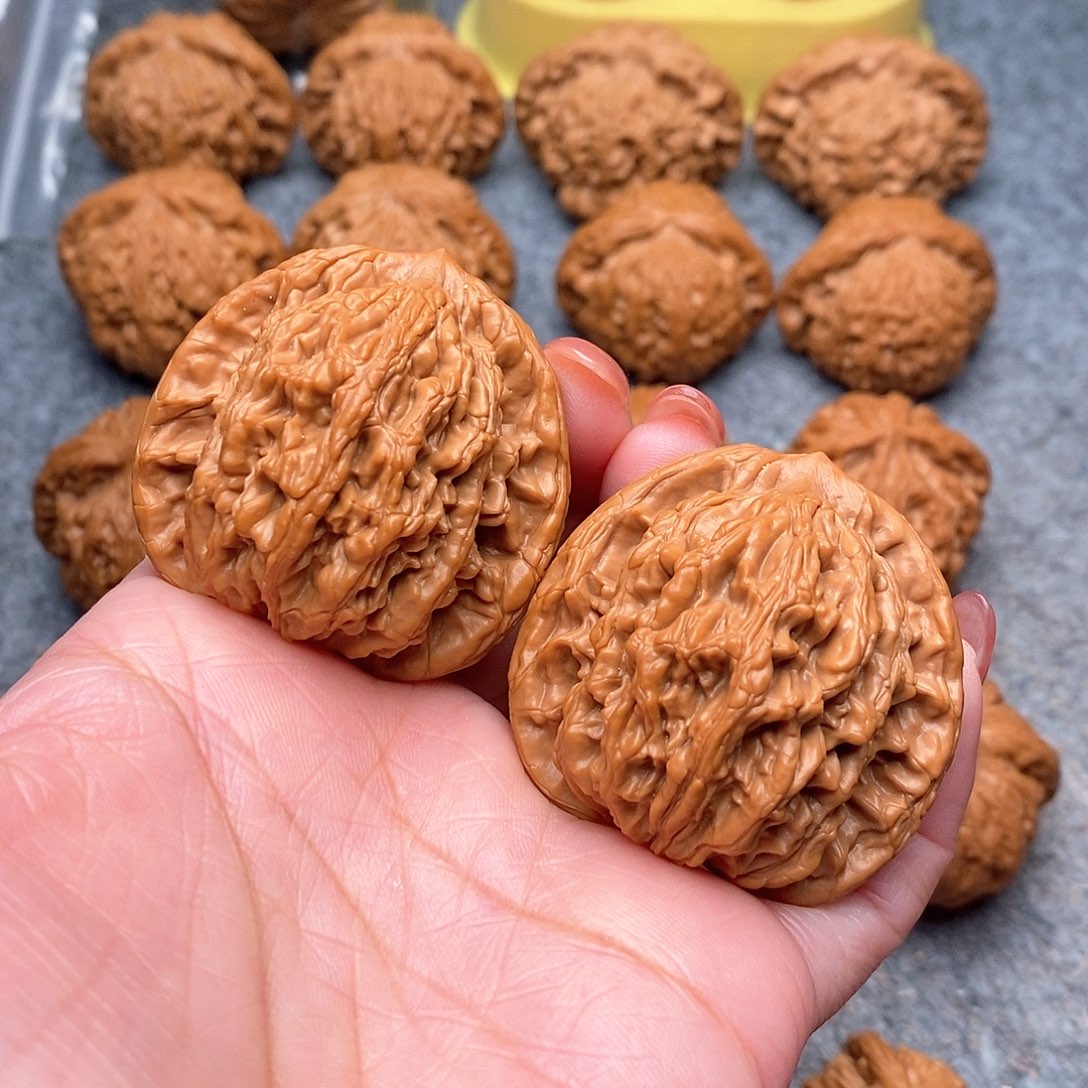 文玩核桃把件精品特价至尊虎44重47克