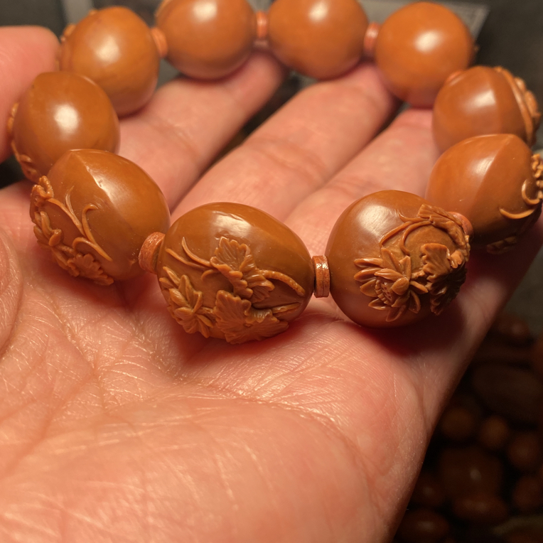 福利苏工核雕，纯手工雕刻，铁核荷塘月色，好运连绵，荷荷美美手串