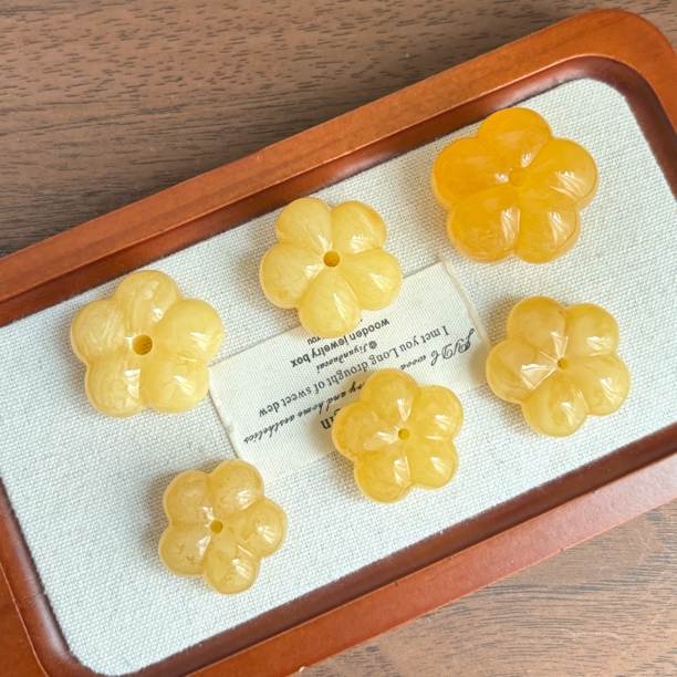 蜜蜡五瓣花，琥珀蜜蜡原矿，需要联系客服