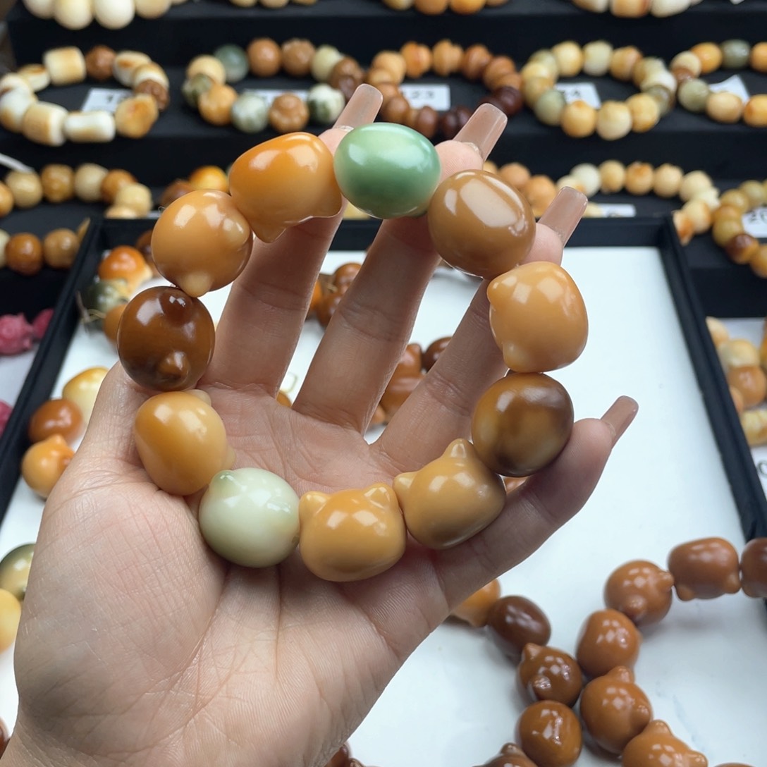 白玉菩提手串一颗有黑点