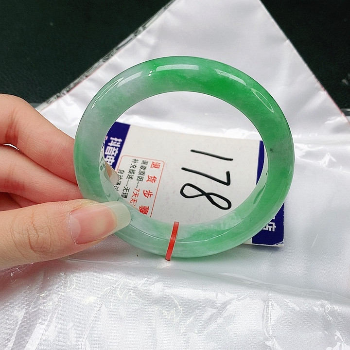 未镶嵌手镯翡翠翡翠手镯