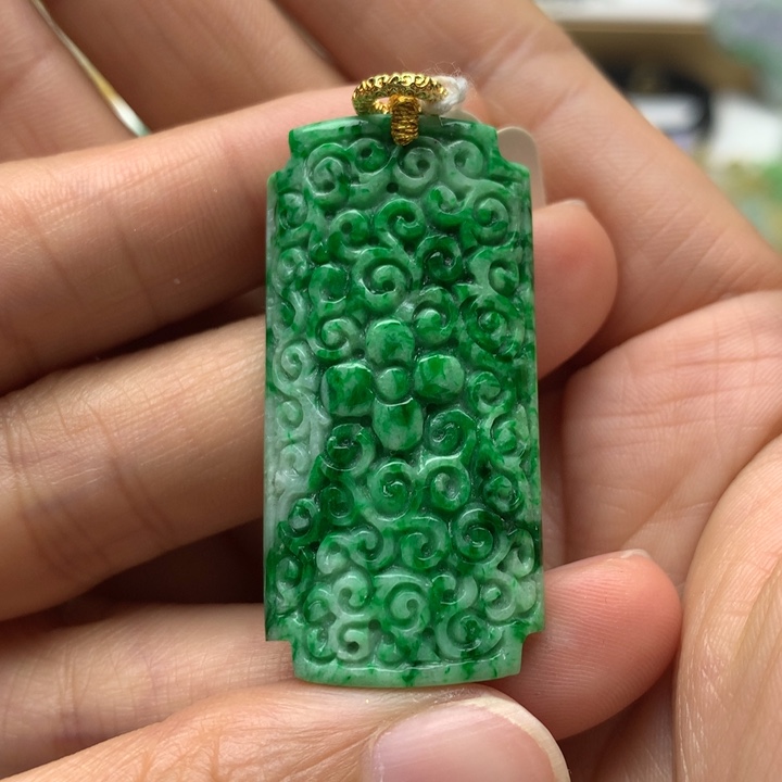 翡翠颈饰未镶嵌酒*翡翠