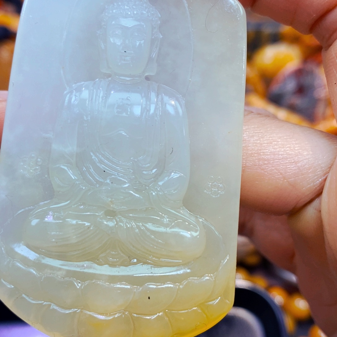 未镶嵌石英质玉（黄龙玉）颈饰