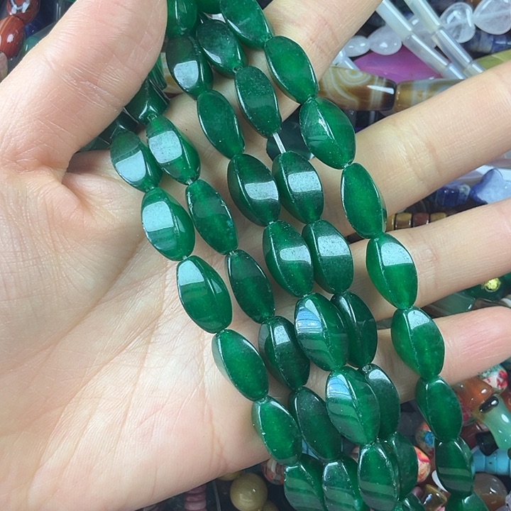 查罗石散珠合金卡8*15绿色柳柳珠一条